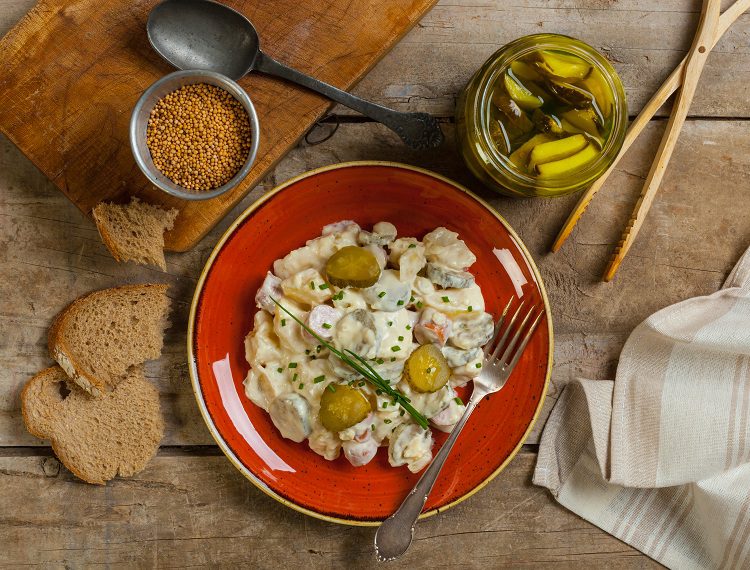 La ensalada de patatas alemana es también conocida como kartoffelsalat