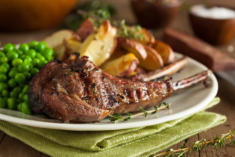 El cordero asado es un plato típico de Soria, Segovia y Burgos