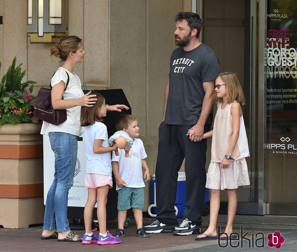 Ben Affleck Y Jennifer Garner, Felices Junto A Sus Hijos En Atlanta ...