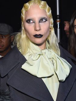 Lady Gaga con look de Marc Jacobs