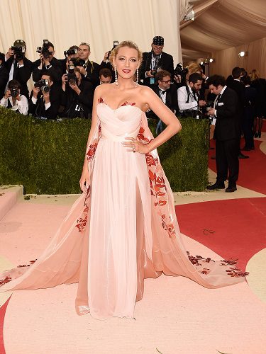 Blake Lively de Burberry en los MET2016