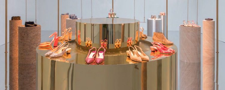 Complementos y zapatos de la colección para primavera/verano 2018