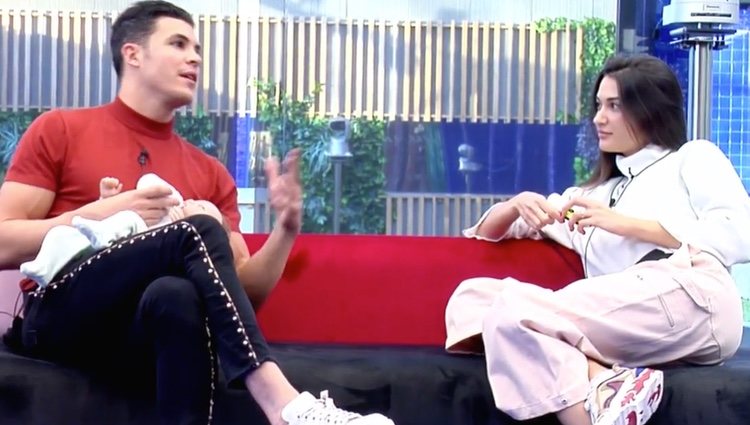 Kiko Jiménez hablando con Estela Grande en 'El tiempo del descuento'/ Foto: telecinco.es