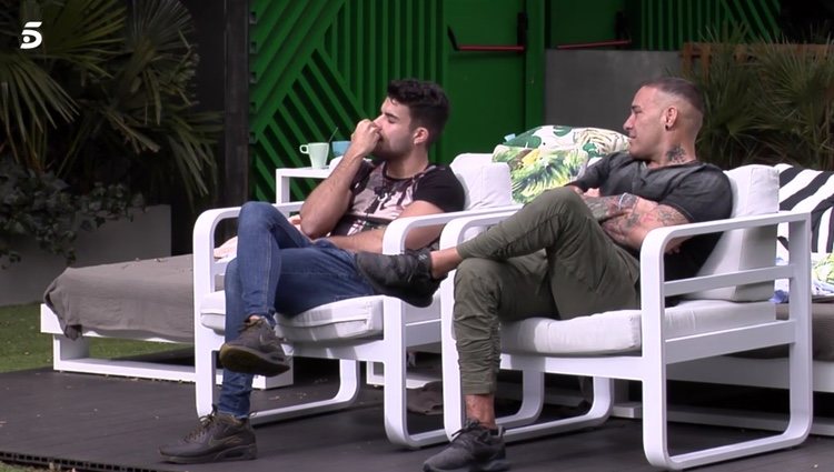 Dinio hablando con Pol Badía en 'El Tiempo del Descuento'|Foto: telecinco.es