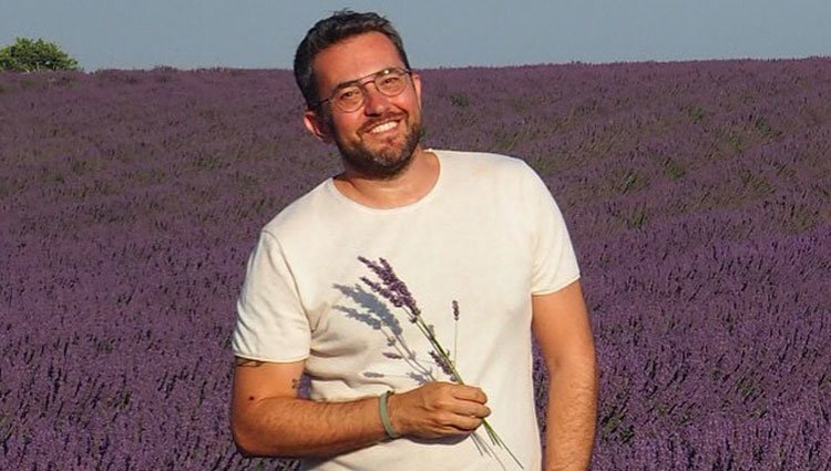 Máximo Huerta con los campos de lavanda de La Provenza