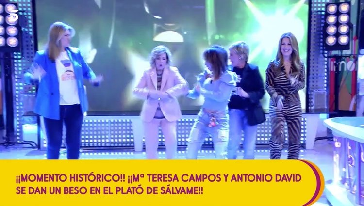 María Teresa Campos bailando en el plató con los colaboradores/Foto: telecinco.es