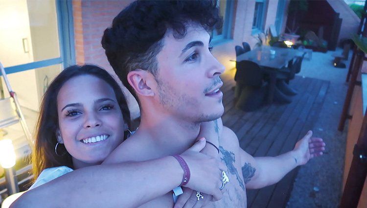 Gloria Camila y Kiko Jiménez enseñan su nueva casa en su canal 