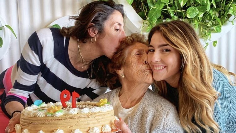 Anna Ferrer celebrando su cumple con su abuela/ Foto: Instagram