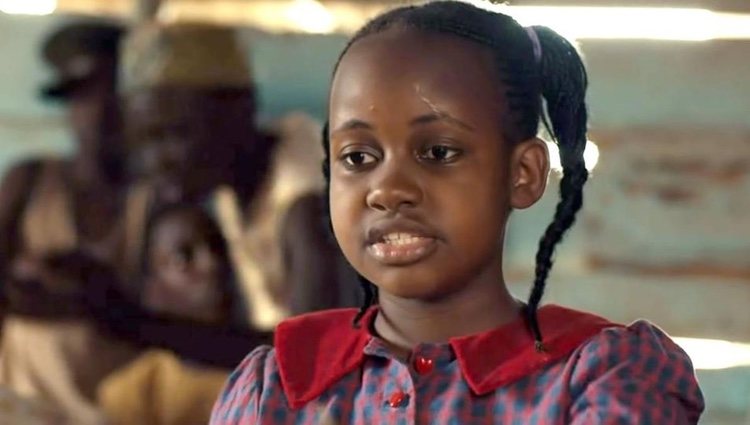 Nikita Pearl Waligwa en la película 'La reina de Katwe'