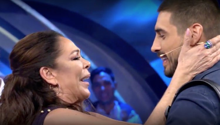 El emotivo encuentro de Fabio Colloricchio e Isabel Pantoja/ Foto: Telecinco