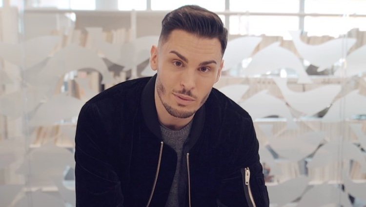 Baptiste Giabiconi promocionando 'Karl et moi'/ Foto: Instagram