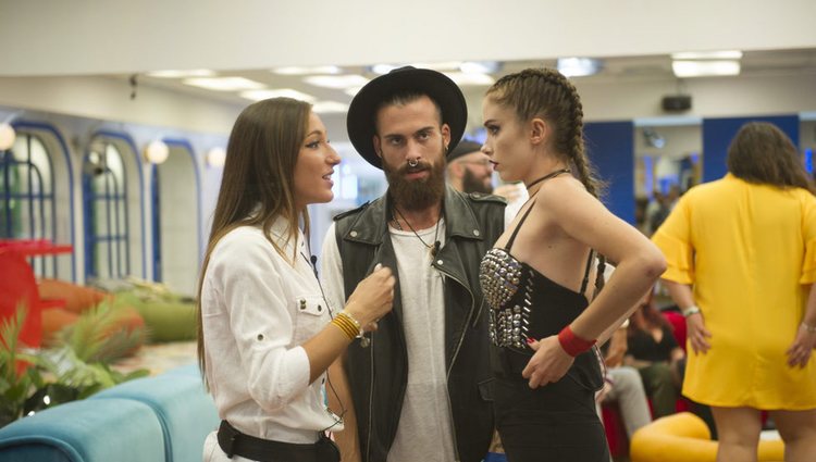 José María López y Carlota Prado junto a Yolanda Garrote en 'GH Revolution' | Foto: FormulaTV