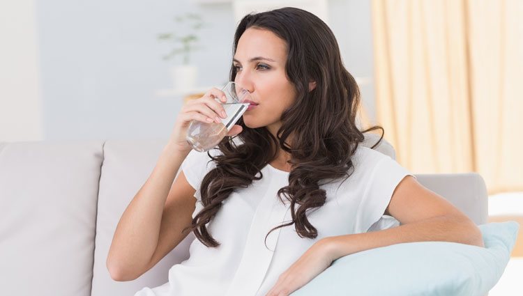 Beber mucha agua es una forma de cuidarte