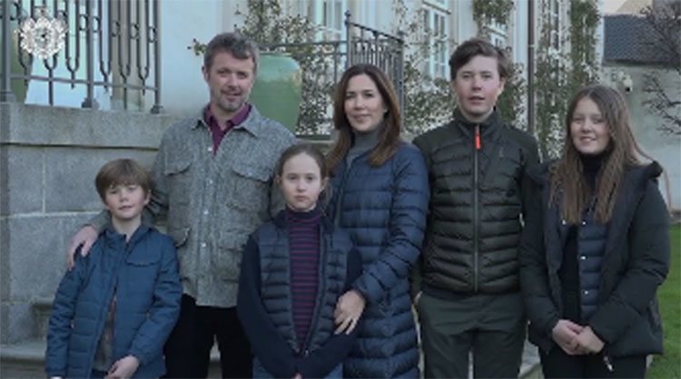 Federico y Mary con sus hijos durante su confinamiento en Amalienborg