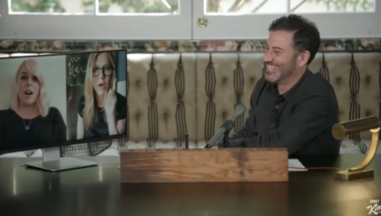 Jimmy Kimmel hablando con Aniston y con la enfermera contagiada