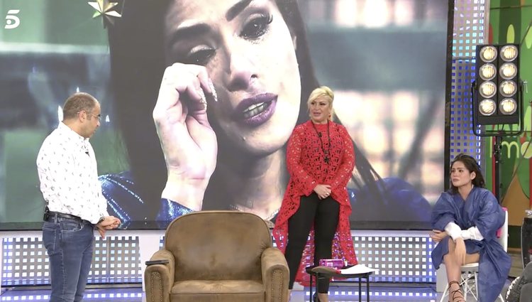 Miriam Saavedra estaba aprendiendo a teñirse el pelo a si misma | Foto: Telecinco.es