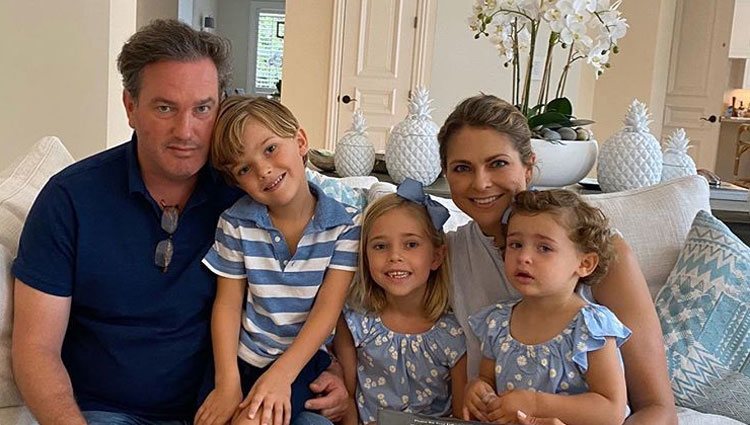 Magdalena de Suecia y Chris O'Neill con sus hijos