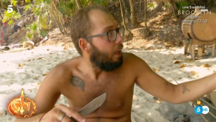 Avilés durante una de las discusiones en la playa / Telecinco.es