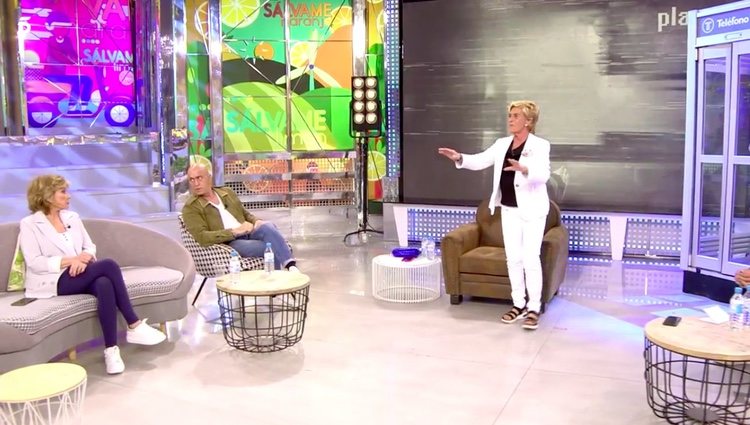 Chelo García Cortés presentando a sus compañeros / Telecinco.es