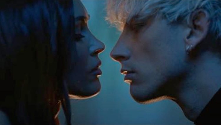 Megan Fox y Machine Gun Kelly en el videoclip de 'Bloody Valentine'