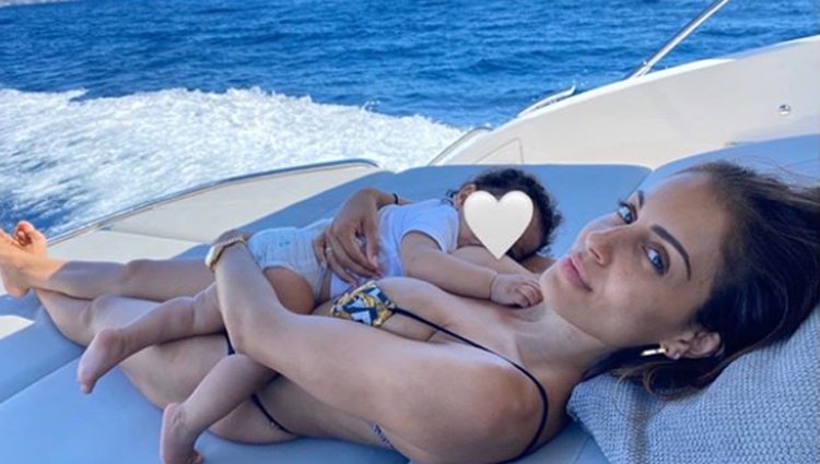 Hiba Abouk con su hijo Amin/ Foto: Instagram