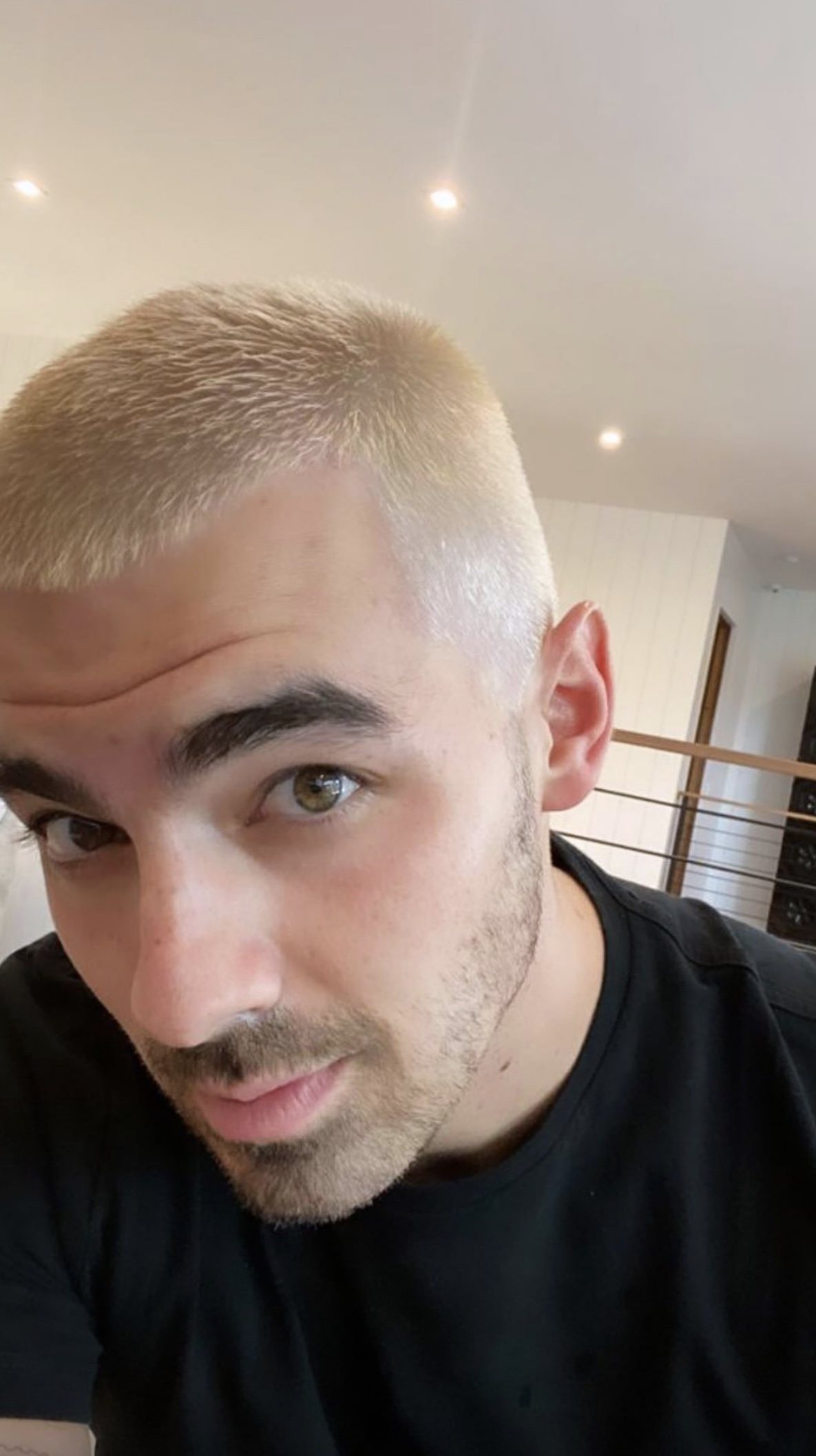 Joe Jonas con su nuevo look | Instagram