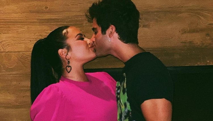 Demi Lovato y Max Ehrich acaramelados | Instagram