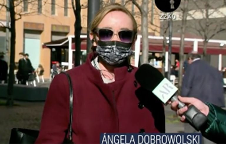 Angela Dobrowolski a la salida del juzgado/ Foto: telecinco.es