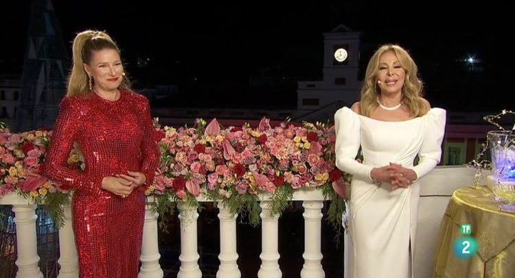 Anne Igartiburu dio la bienvenida a 2021 junto a Ana Obregón en TVE1 Foto: TVE