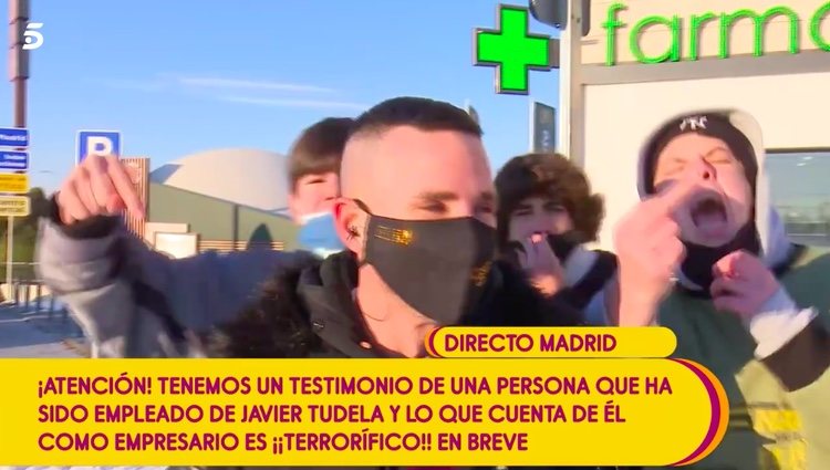 Jóvenes increpan a Kiko Matamoros en un directo/Foto:telecinco.es