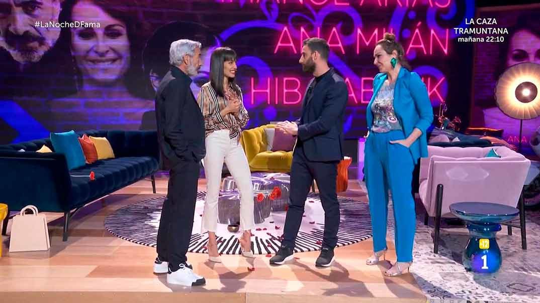 Imanol Arias en 'La noche D' junto a las otras dos invitadas/ Foto: La 1