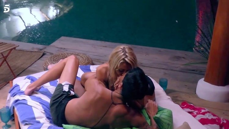 Diego se besa con Carla /Foto: telecinco.es