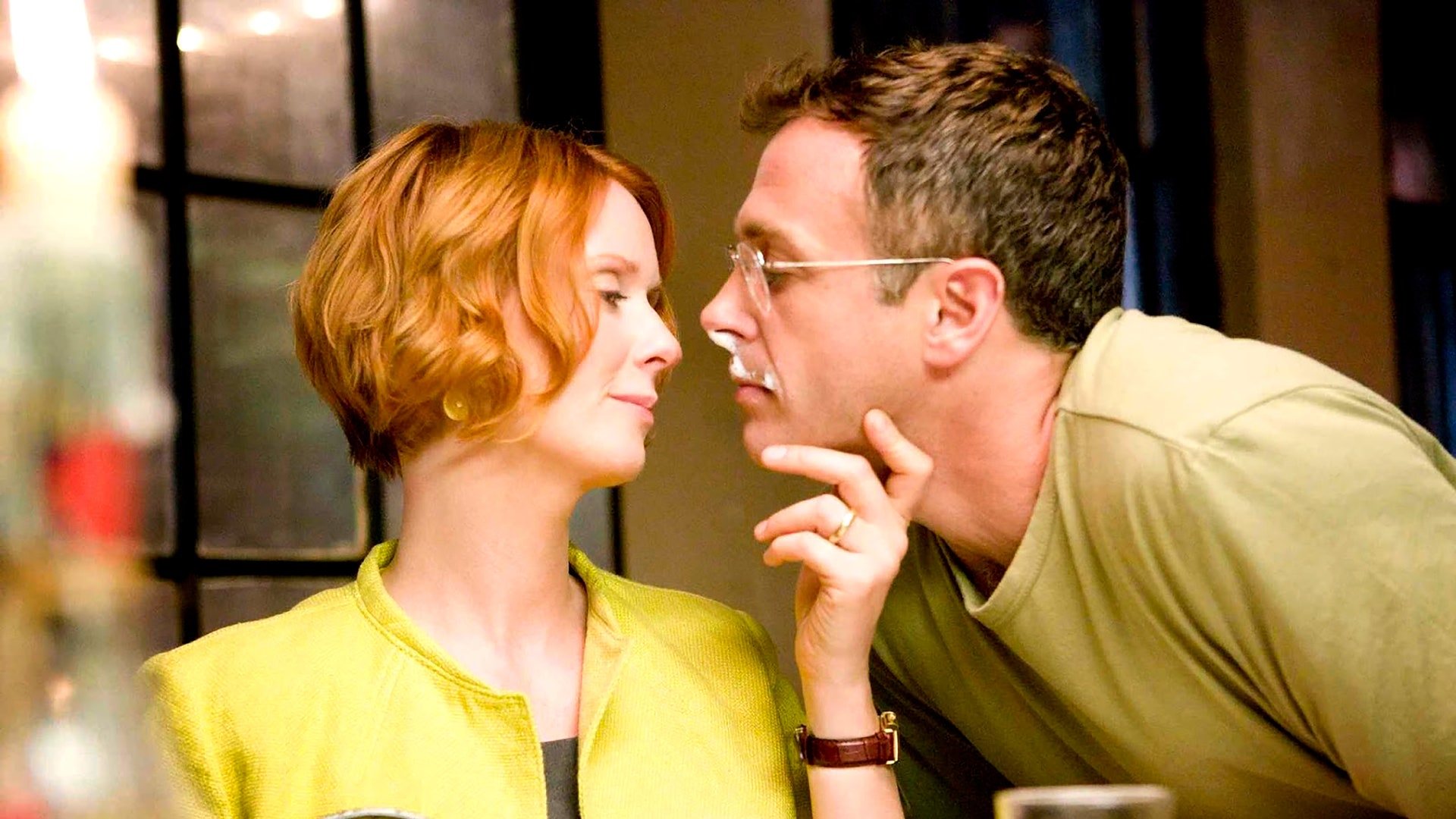 Fotograma en el que aparecen los personajes Steve Brady y Miranda Hobbes en 'Sexo en Nueva York'