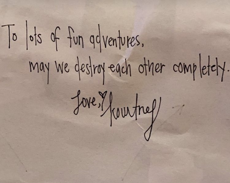 La romántica nota que Kourtney le ha escrito a Travis Barker | Foto: Instagram