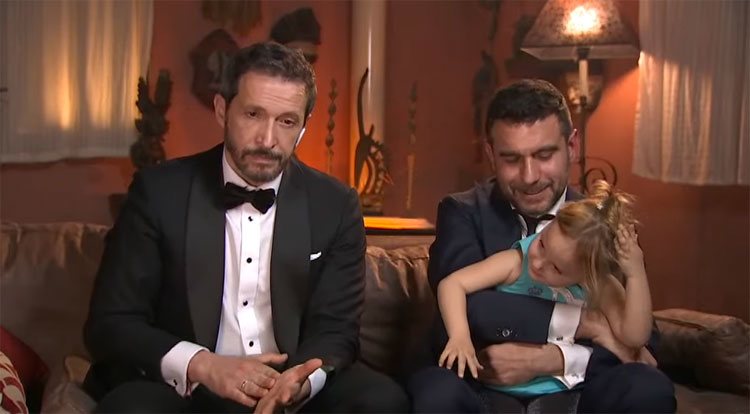 Salvador Calvo, director de 'Adú', con su familia