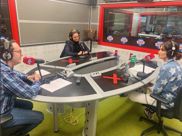 Sara Carbonero y Toñi Moreno charlando en la radio/ Foto: Instagram