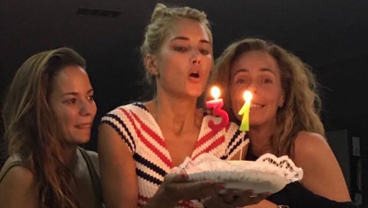 Alba Carrillo soplando las velas con Rocío Carrasco | Instagram