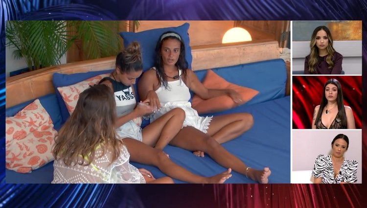 Lola, Lucía y Lara viendo las imágenes de la 'LIDLT3' / Telecinco.es