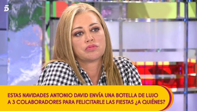 Belén Esteban alucinando con los regalos / Telecinco.es