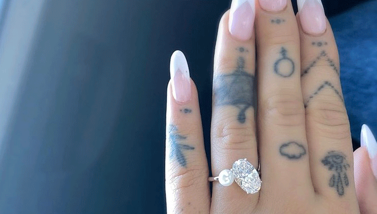 Anillo que Dalton Gomez le dio a Ariana Grande cuando le pidió que se casara con él | Foto: Instagram