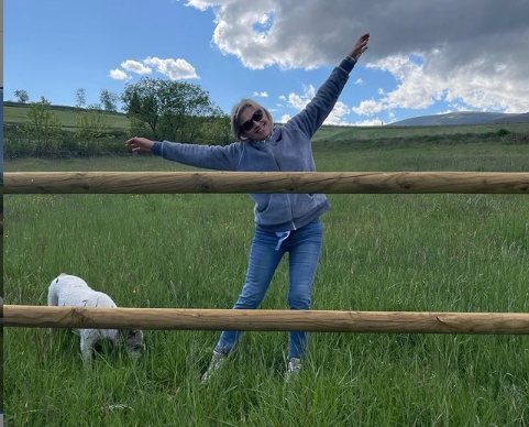 Julia Otero paseando en la naturaleza/ Foto: Instagram