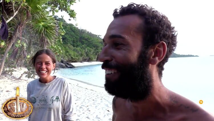 El surfero se sincera con sus compañeros sobre su deseo de ser padre al llegar de la isla | Foto: Telcinco