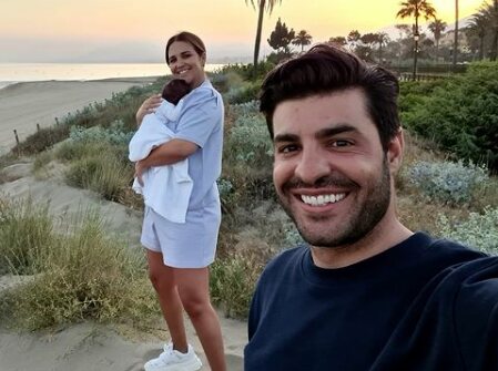 Paula Echevarría y Miguel Torres viendo una puesta de sol/ Foto: Instagram