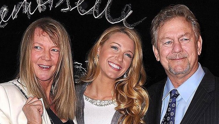 Blake Lively junto a sus padres, Ernie Lively y Elaine Lively | Foto: Instagram