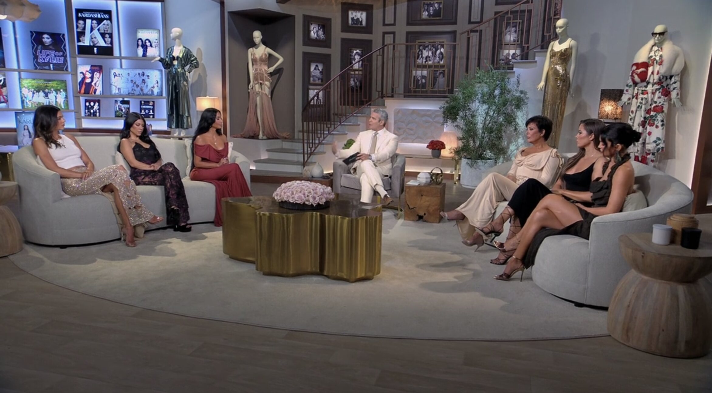 Las Kardashian-Jenner durante el programa especial | Foto: E!