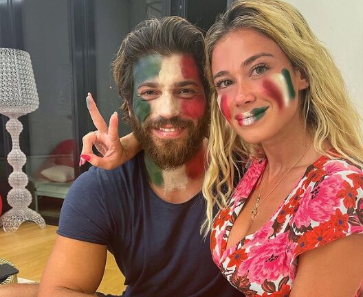 Can Yaman con Diletta Leotta apoyando a la selección italiana/ Foto: Instagram