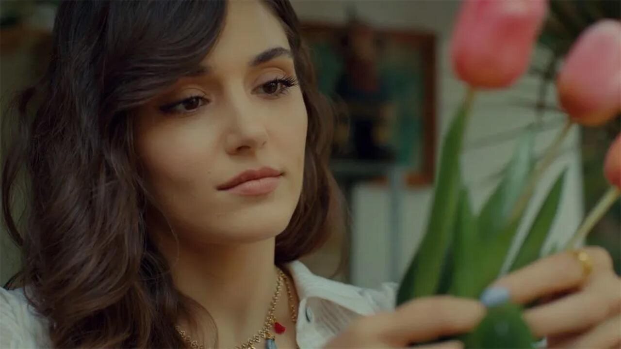 Hande Erçel en 'Love is in the air'