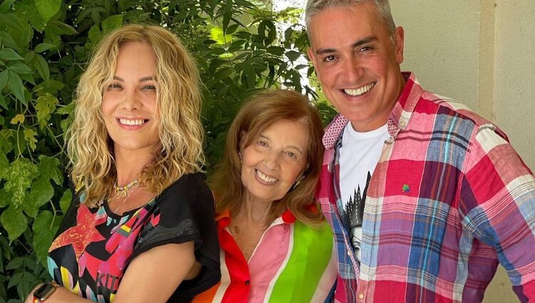 María Teresa Campos posando junto a Kiko Hernández y Belén Rodríguez