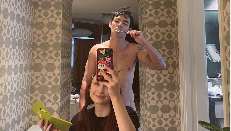 Joe Jonas posando desnudo junto a su mujer Sophie Turner | Foto: Instagram