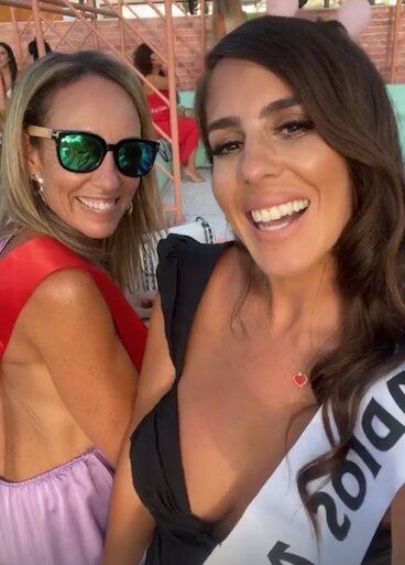 Anabel Pantoja con una amiga en su despedida de soltera/ Foto: Instagram